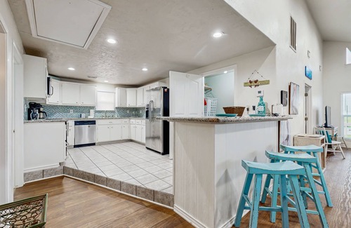 Port Bolivar Casa | Charming | Gulf Views | Large Deck | Dog Friendly