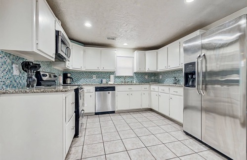 Port Bolivar Casa | Charming | Gulf Views | Large Deck | Dog Friendly