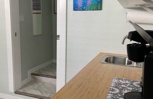 Gulfport Apartamento | Charming Gulfport Town Guest Cottage Studio -Walk To Beach -Shops -Restaurants