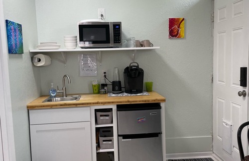 Gulfport Apartamento | Charming Gulfport Town Guest Cottage Studio -Walk To Beach -Shops -Restaurants