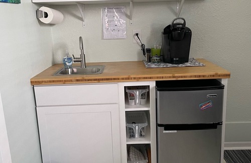 Gulfport Apartamento | Charming Gulfport Town Guest Cottage Studio -Walk To Beach -Shops -Restaurants