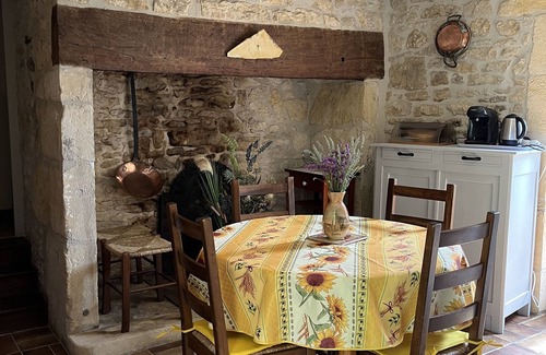 Cenac-et-Saint-Julien Casa | Encantadora casa del siglo XIX, restaurada en el estilo de Périgord.