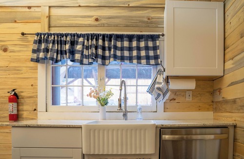 Cascade-Chipita Park Cabina | Charming, Historical Cabin in Cascade-Chipita Park