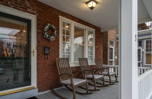 Ardmore Casa | Charming Heart of Ardmore Home Sleeps 7