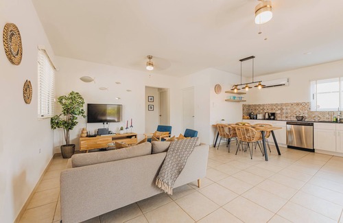 Washington Villa | Charming hideaway 2 min to Beach