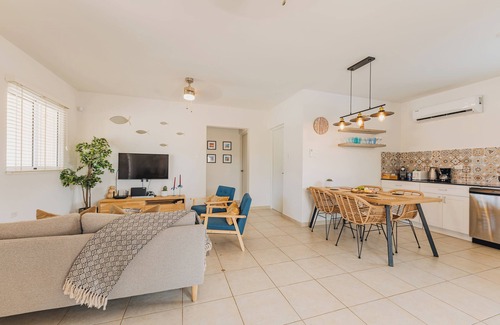 Washington Villa | Charming hideaway 2 min to Beach