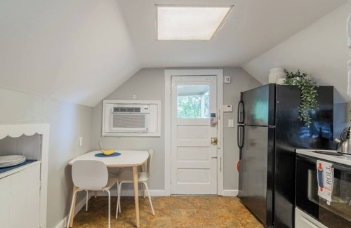 West Plaza Casa | Charming Hideaway Near Food and Fun | 16