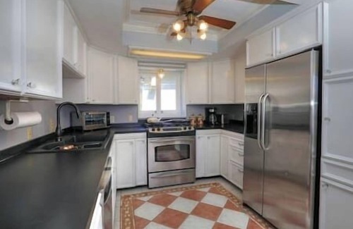 Upper East Casa | Charming Hideaway w/HotTub & Patio Near Downtown!