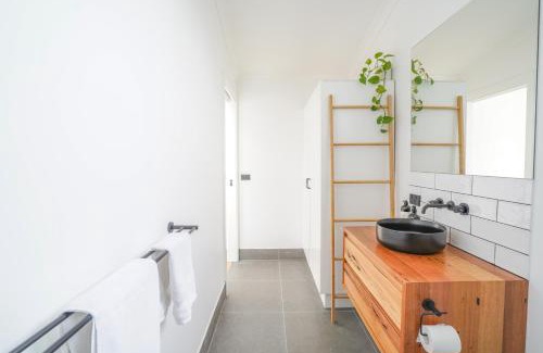 Highton Casa | Charming Highton Hideaway between CBD and Surf Coast