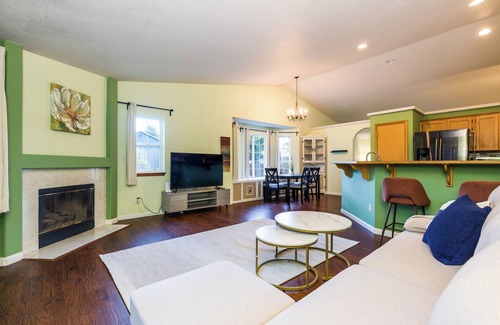 Hillsboro Casa | Charming Hillsboro Retreat on Windstone St Awaits Your Arrival - Book Now #41769