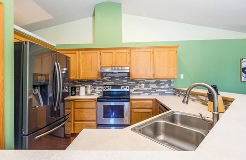 Hillsboro Casa | Charming Hillsboro Retreat on Windstone St Awaits Your Arrival - Book Now #41769