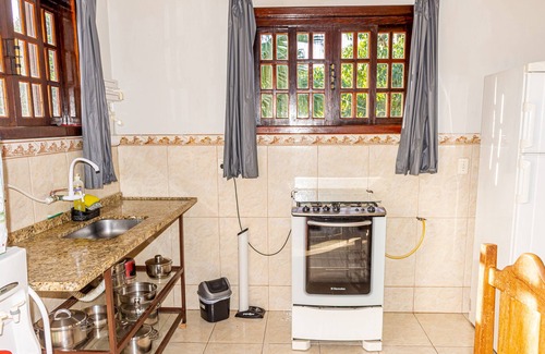 Inoa Cabaña | Charming Hillside Getaway: Hill House with Pool and Fireplace - 10 min to Beach