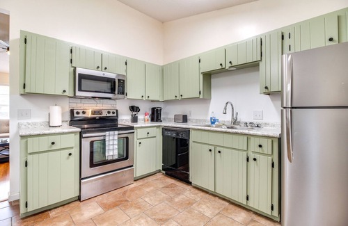 Hinesville Casa | Charming Hinesville Home < 6 Mi to Fort Stewart