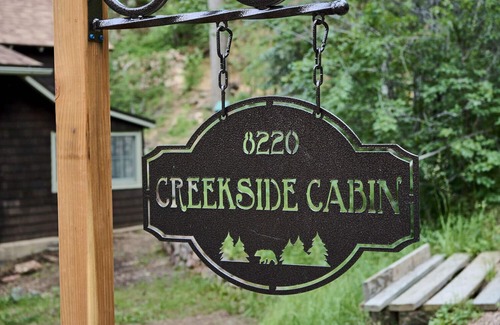 Cascade Cabina | Charming, historic, Creekside Cabin nestled at the base of Pikes Peak in Cascade