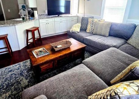 Lakeland Casa | Charming Historic 2-story Carriage House located in Downtown Lakeland walking distance from FSC!