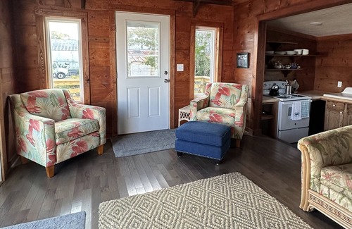 Atlantic Cabaña | Charming historic cottage with private waterfront on Core Sound.