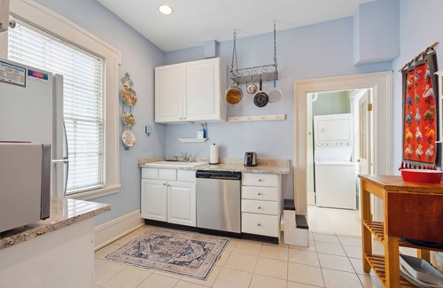 Historic Downtown Savannah Casa | Savannah Canvas Cottage, Near Forsyth Park