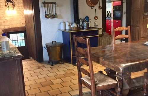 Vadelaincourt Cabaña | Encanto y serenidad en casa histórica con chimenea, biblioteca y jardín en Vadelaincourt