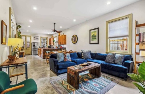 Seventh Ward Casa | Charming Historic House w Pool & Hot Tub 5 BR|3 BA