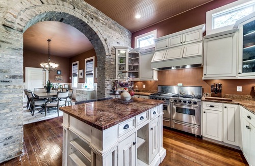 Boerne Otro | Charming, Historic Home / sleeps 7