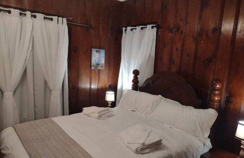 Independence Casa | Charming Historic Bungalow in Independence