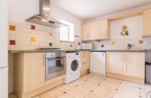 Barneville-Carteret Cabaña | Encantadora Casa con Terraza Cerrada y Parking Privado, Se Aceptan Mascotas, WiFi
