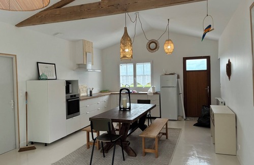 Le Chateau-d'Oleron Casa | Charming house with garden and beach access