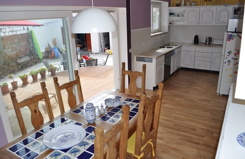 Banzao Casa | Encantadora casa de vacaciones, a 3 km de la playa, a 5 minutos a pie del supermercado, cafetería, panadería
