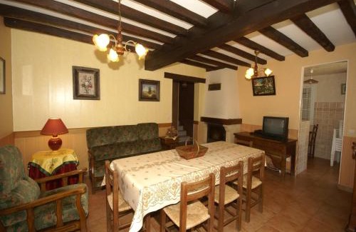 Faverolles Casa | Charming holiday home with pool and pond
