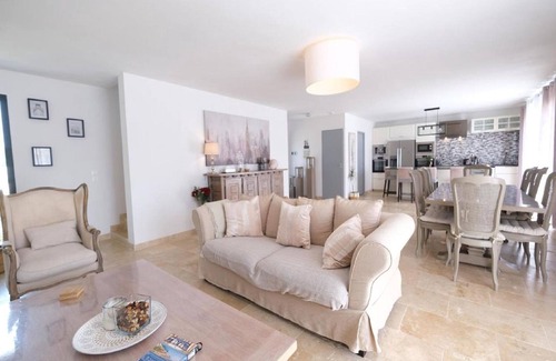 Arles Villa | Incantevole casa vacanze con piscina privata