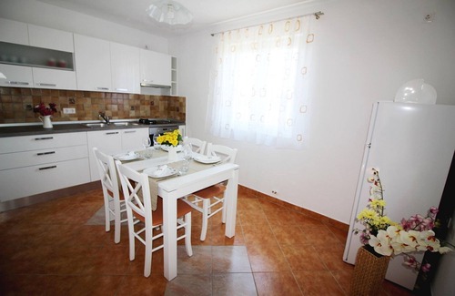 Fuskulin Casa | Encantadora casa de vacaciones con vistas al mar, 2 bicicletas, barbacoa, tumbona, balcón privado
