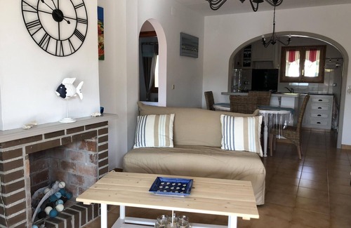 Bon Relax Casa | Casa con Piscina, A/A, BBQ, WiFi y Garaje en Sant Pere Pescador