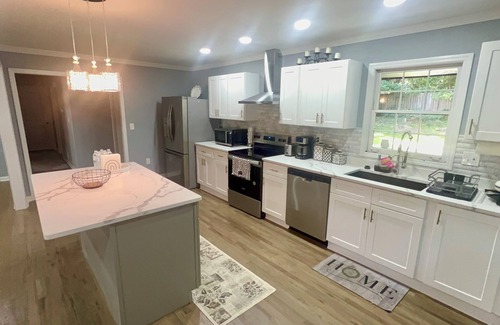 Church Street Casa | Charming Home 10min from Airport, close to DT Atlanta . Enjoy privacy & comfort!