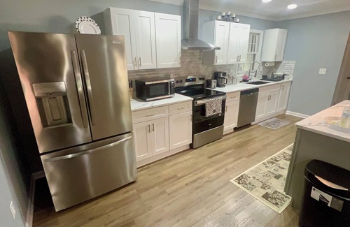 Church Street Casa | Charming Home 10min from Airport, close to DT Atlanta . Enjoy privacy & comfort!