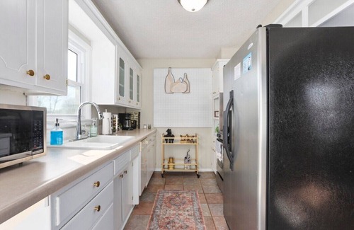 Lee's Summit Casa | Charming Home|4 KingBeds|Fenced Yard|Fire pit