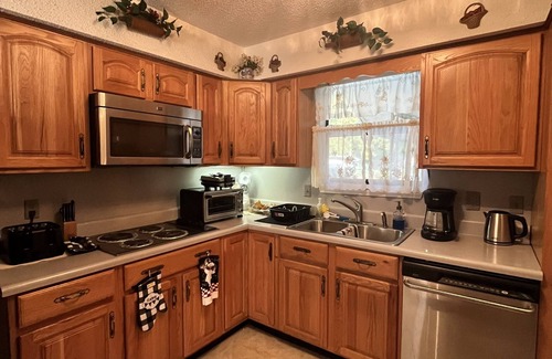Piney Green Casa | Charming home 5 minutes to Camp Lejeune and Beaches