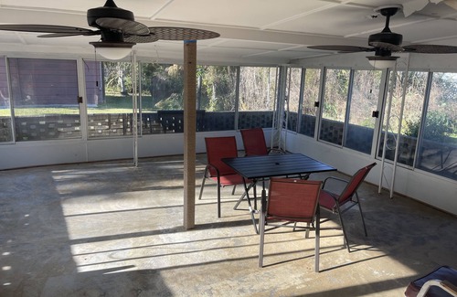 Piney Green Casa | Charming home 5 minutes to Camp Lejeune and Beaches
