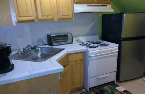 East Flatbush Casa | Charming home away from home Preview listing