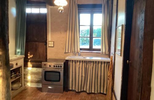 Le Veurdre Casa | Charming Home by River Allier Hiking Trails