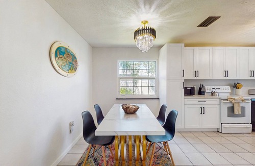 Ridge Wood Heights Casa | Charming home centrally located and family friendly, close to beaches and Gulf