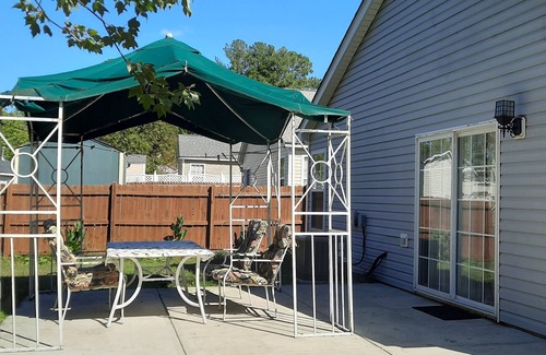 Apex Casa | Charming home-covered patio-fenced yard-comfy beds