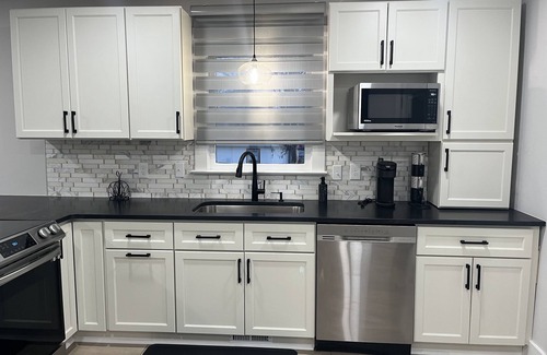 Apex Cabaña | Charming Home in Downtown Historic Apex with King Bed