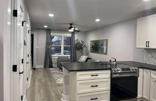 Apex Cabaña | Charming Home in Downtown Historic Apex with King Bed