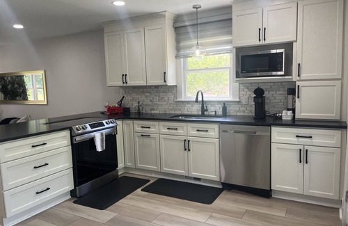 Apex Cabaña | Charming Home in Downtown Historic Apex with King Bed