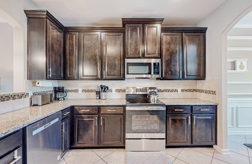 Port Wentworth Casa | Charming home in great location with fenced yard, AC, & W/D