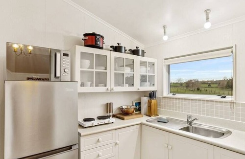 Karaka Casa | Charming Home in Tranquil Rural Karaka