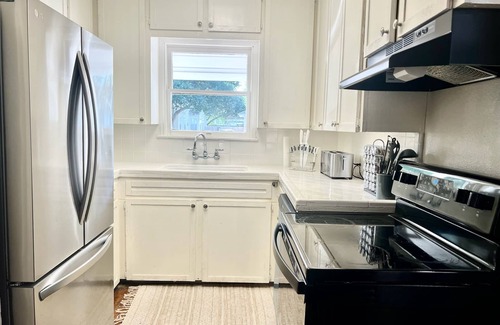 Del Mar Casa | Charming Home Near Ocean Dr. Pool, BBQ, Coffee Bar & More!