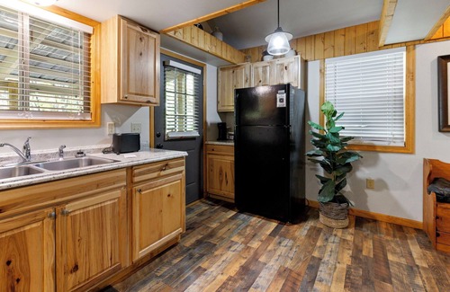 Hood Casa | Charming Home near Skyline Drive