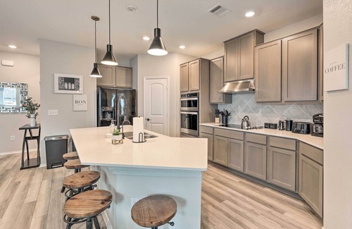Vista Del Pueblo Casa | Charming Home Near Austin w/ Grill & Porch!