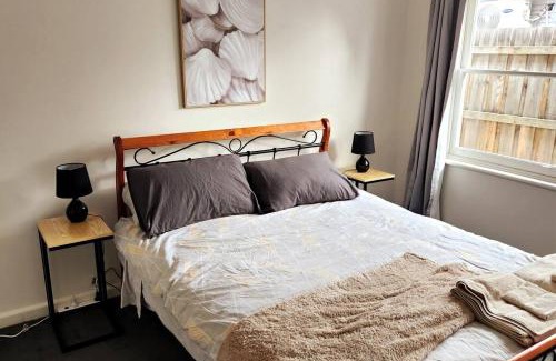 Airport West Casa | Charming Home Near Melbourne Airport & CBD